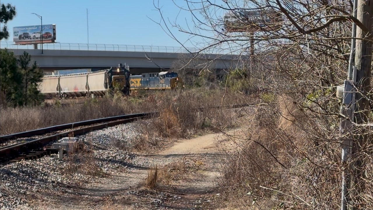 CM44 CSX 7415 hauls I138 out of Savannah Yard, past Y121 2/7/2026 11:52 AM