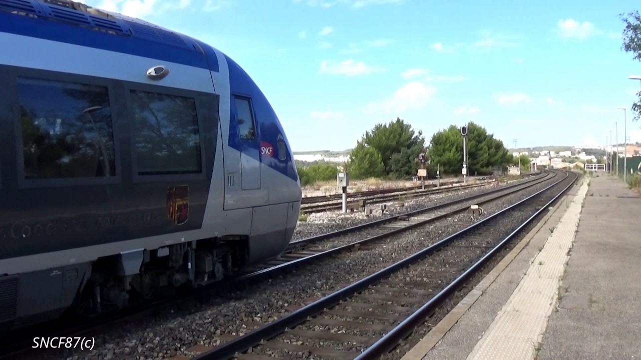 SNCF TER Classe B81500 d&eacute;part &agrave; la gare de Martigues (13)