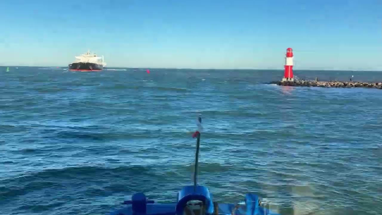 Vollstädiges Schleppmanöver eines Tankers in Rostock | Zeitraffer Aufnahme an Bord eines Schleppers