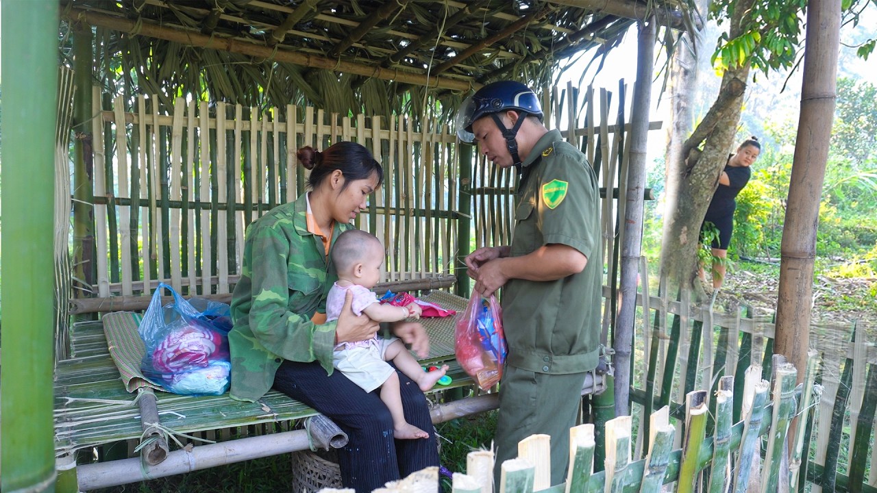 Kind Policeman Helps Single Mother Build Small House and Takes Care of Everything
