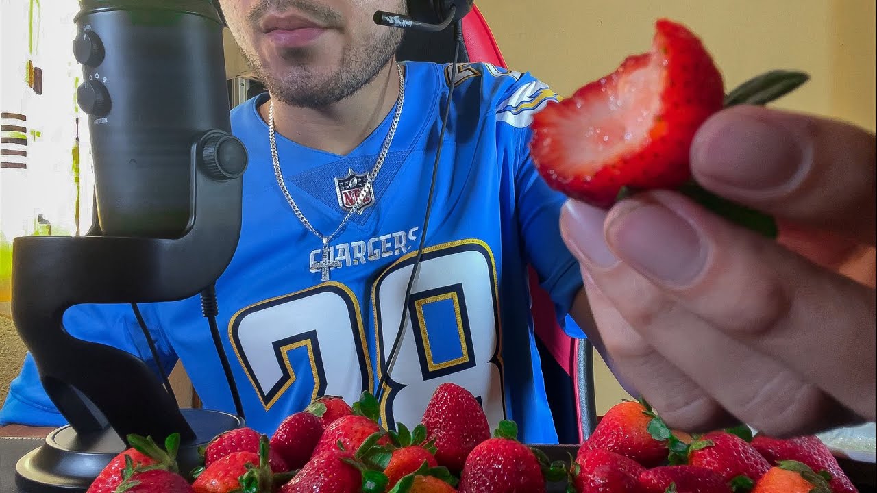 ASMR comiendo fresas 🍓 mouth sounds relajantes!😴