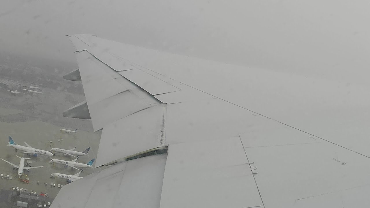 United Boeing B777-222 (N775UA) Rainy Taxi and Departure from Newark Liberty Int'l Oct 14 2023