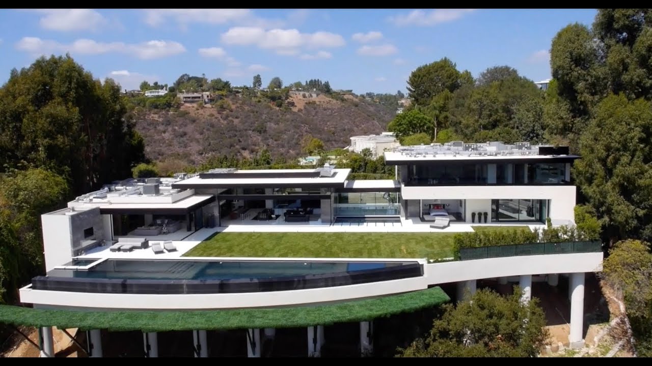 864 Stradella Rd. Los Angeles, CA 90077
