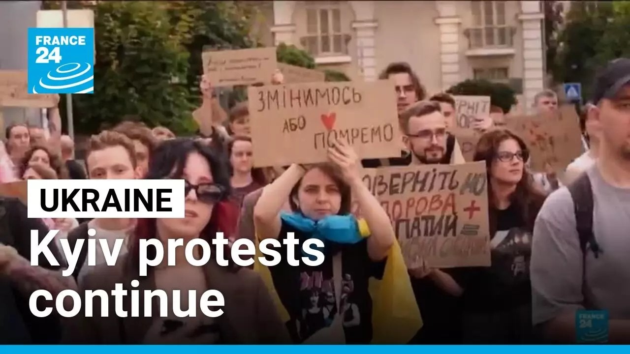 Ukraine: Kyiv protests continue after Zelensky fires defense minister &bull; FRANCE 24 English