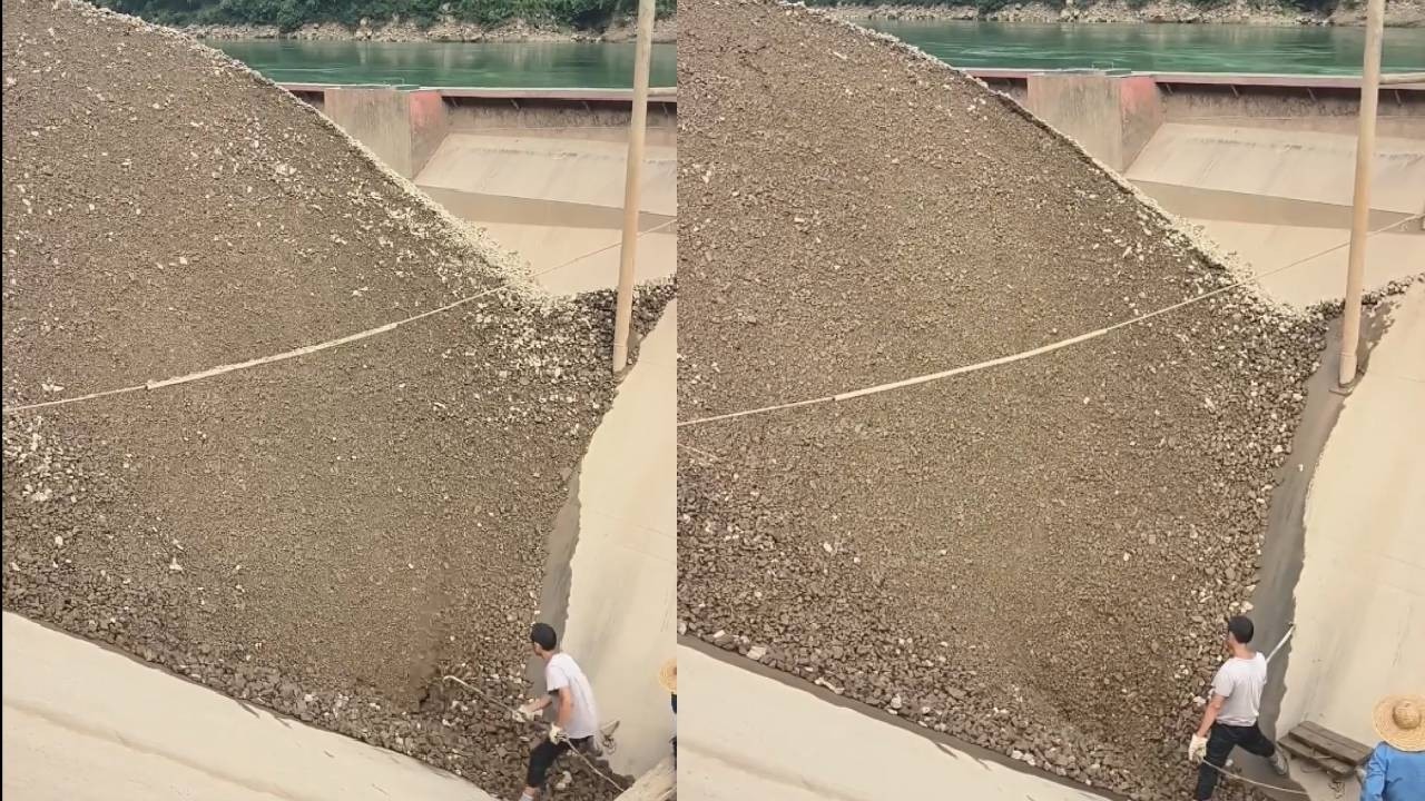 3600-Ton Sand Ship Unloading Phosphate Ore | Classic Industrial Relaxing Scene