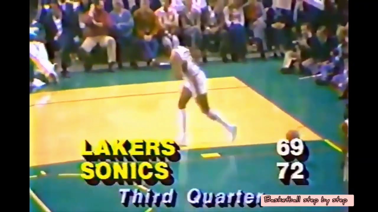 Sky hook shot by Kareem Abdul jabbar