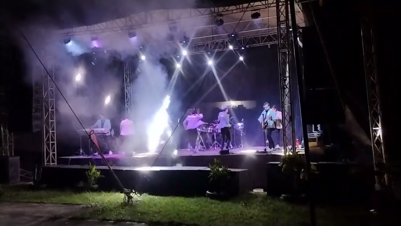 Tus mentiras/La cumbia Salvaje - Grupo Los Brothers Band (en vivo, Hueytamalco Puebla)