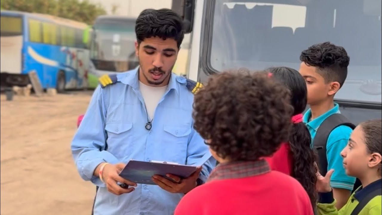 ‏تلاميذ يغيرون من تلميذه متفوقة عنهم 😱￼