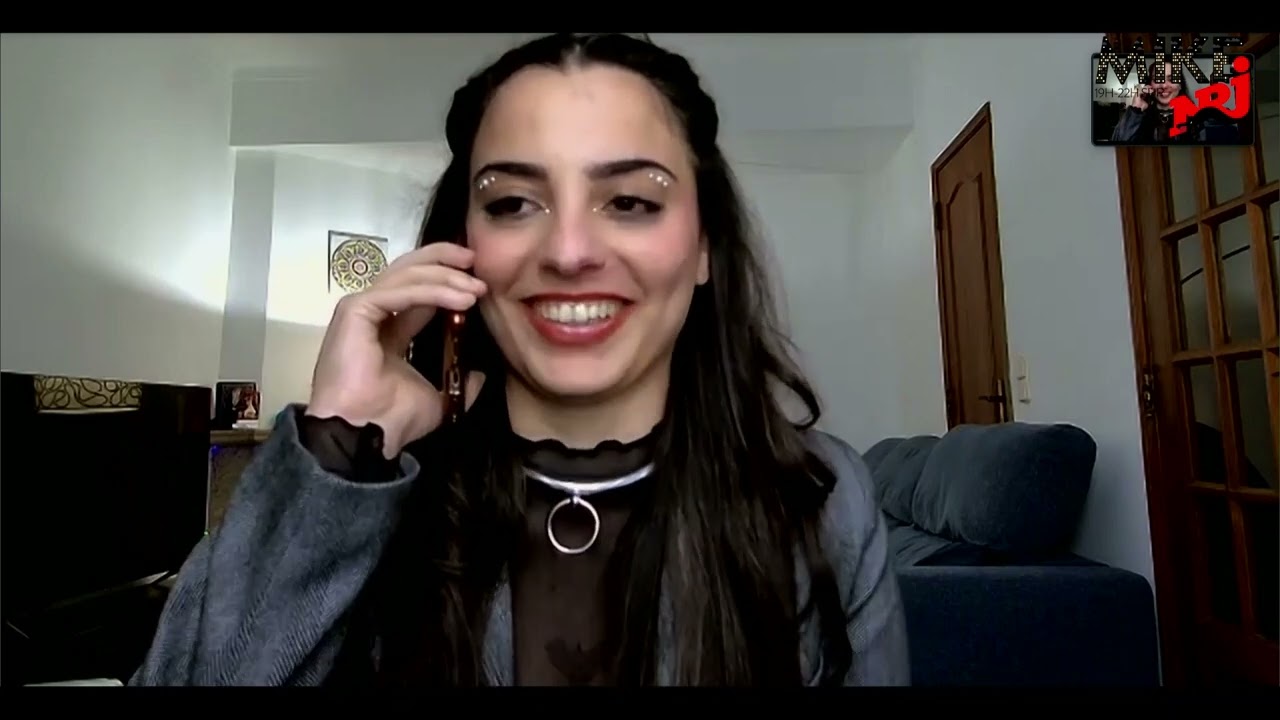 Déborah, coach BDSM, détourne les objets du quotidien pour pimenter ses relations