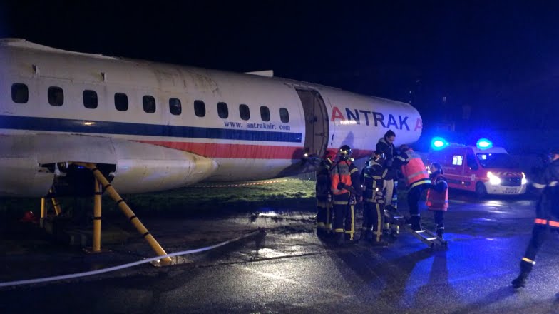 Impressionnant exercice de pompiers sur un crash d'avion