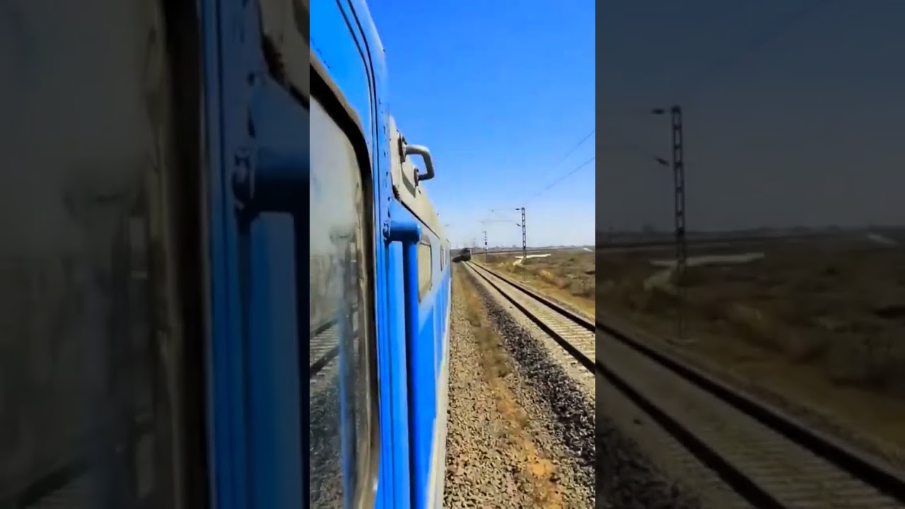 😍 WAG5A crossing a WAG7 Locomotive