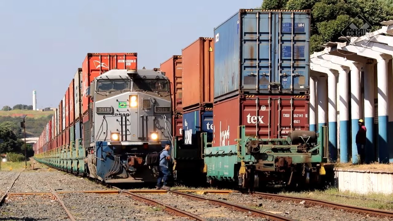 Cruzamento de Trens Gigantes na Estação de Jales