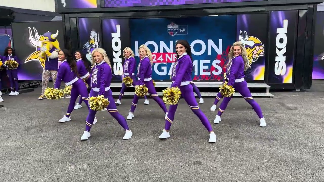 Minnesota Vikings Cheerleaders Performing at Spurs Stadium (6 October 2024)