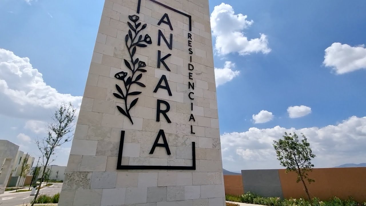 CASA CON SÓTANO INCREÍBLE EN ZIBATÁ QUERÉTARO