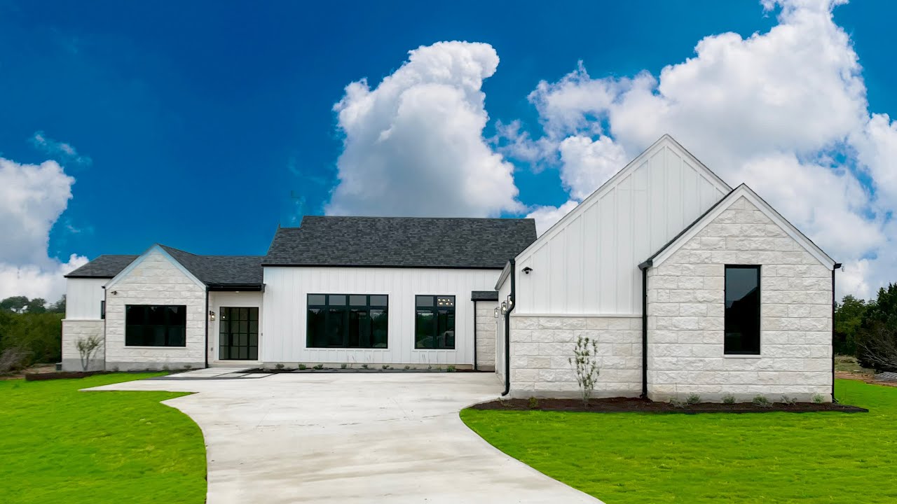 Buy or Build: New Custom Home on 2.5 Acres in Liberty Hill is For Sale!