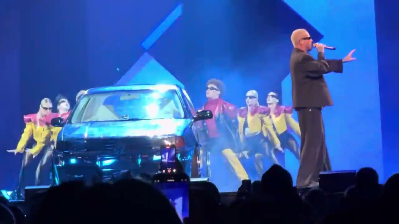 J Balvin - Azul (Live in Chicago 2025)
