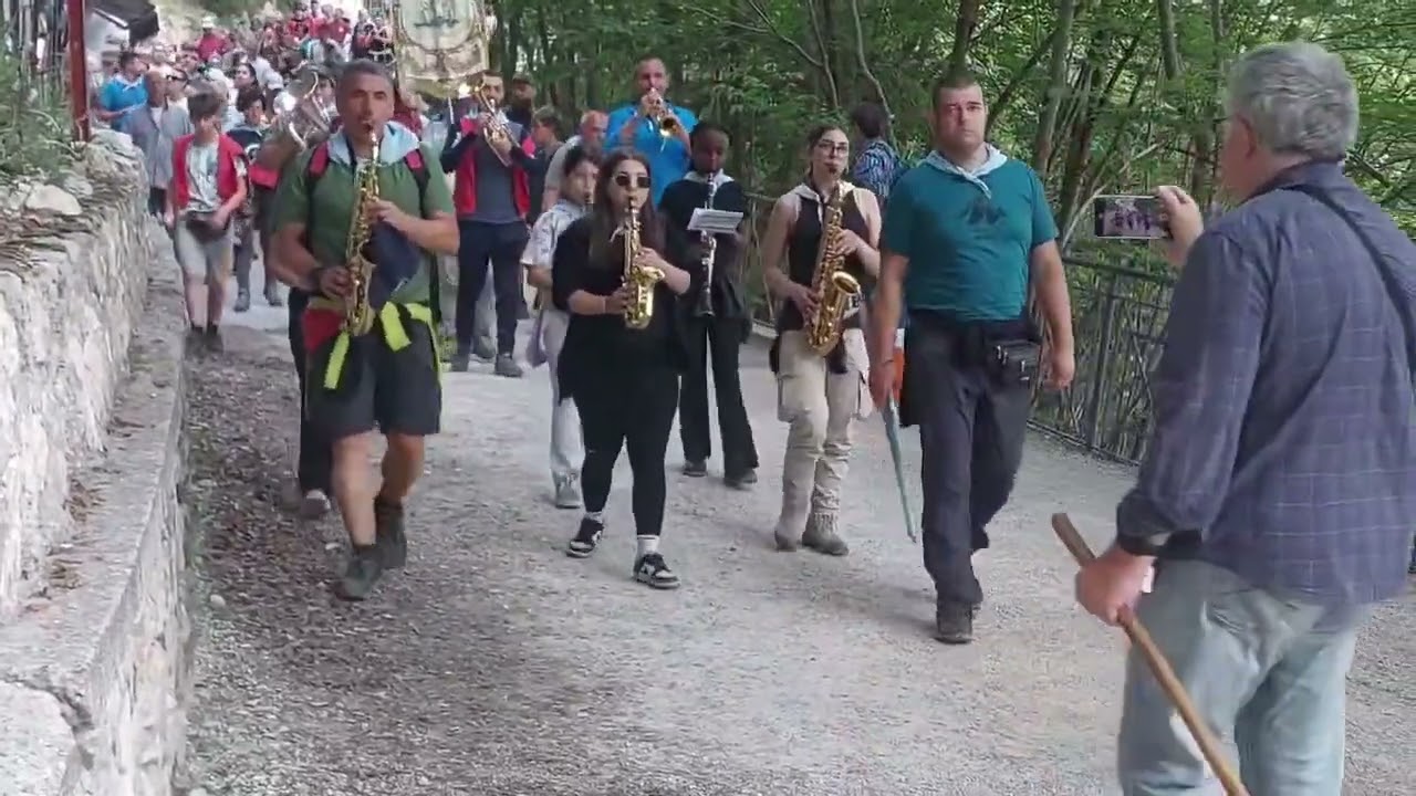 Arrivo della compagnia di Marano equo al Santuario il 14 giugno 2025