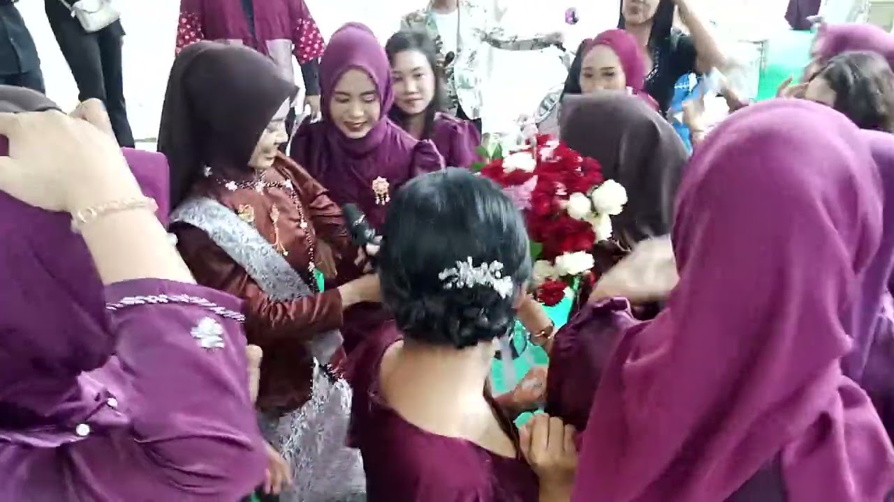 Keseruan Bridesmaid dera & dikky berebut bunga