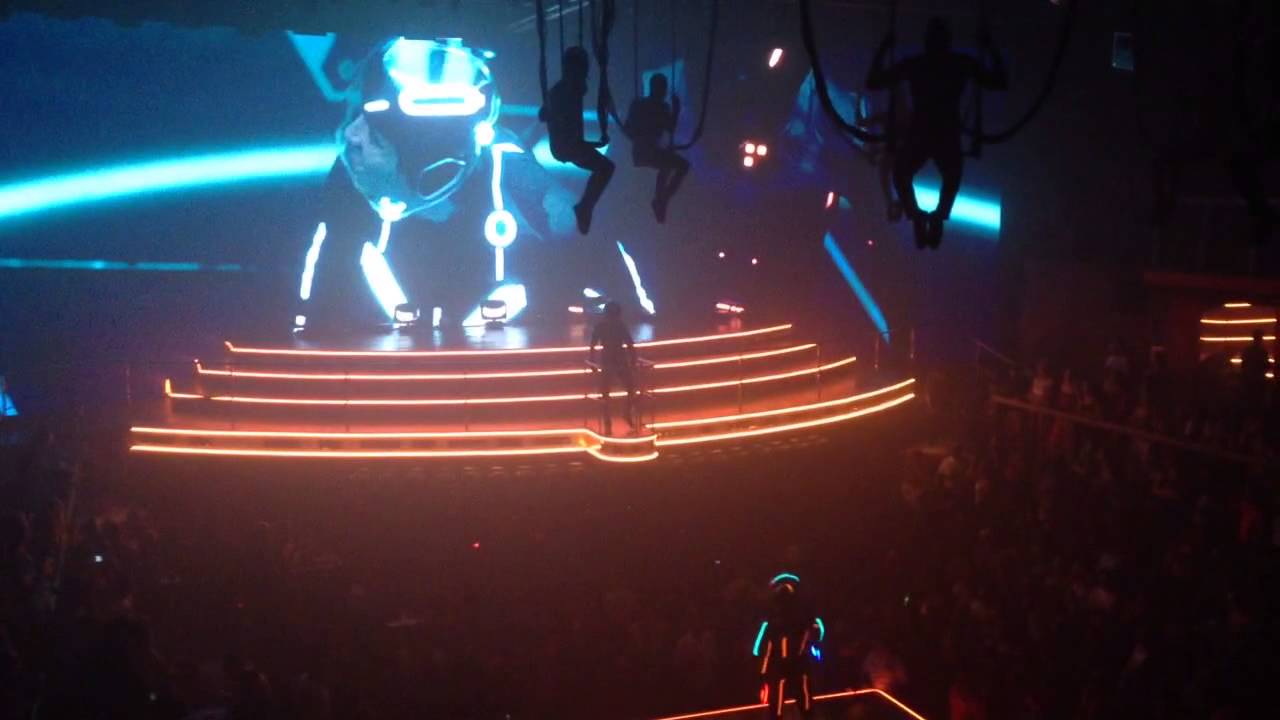 Tron - cocobongo show y disco puntacana (bongees)
