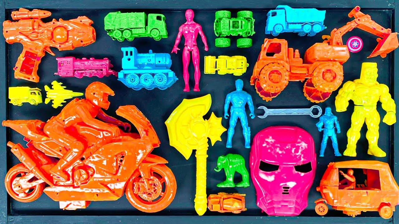 Membersihkan mobil-mobilan, anomali, topeng karakter, bajaj, mobil balap, motor balap, kereta