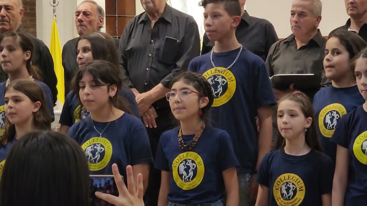 Coral Voces del Cerro y Coro de Niños y Niñas Collegium. Libertango