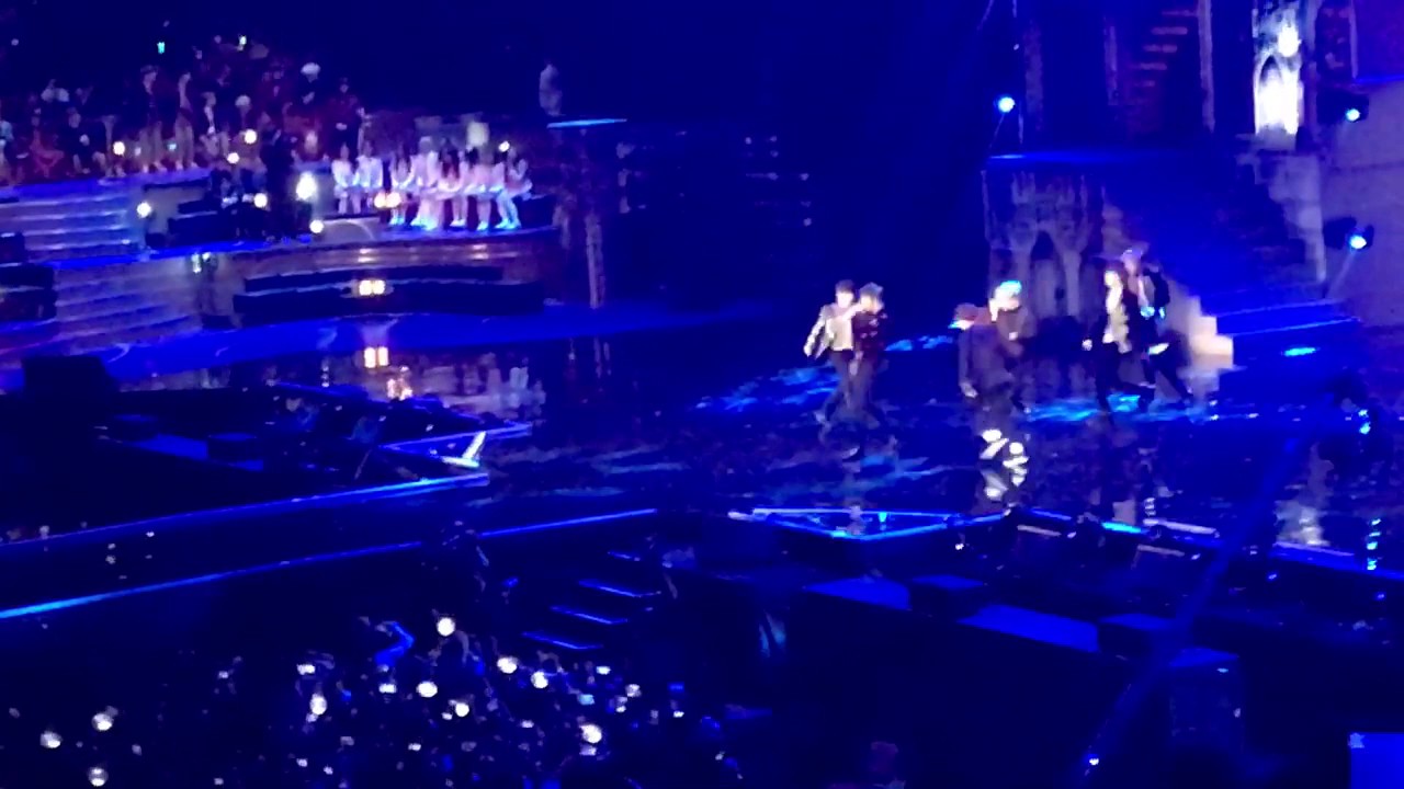 (FANCAM) MAMA 2016 161202: Intro + Performance BTS Blood Sweat & Tears
