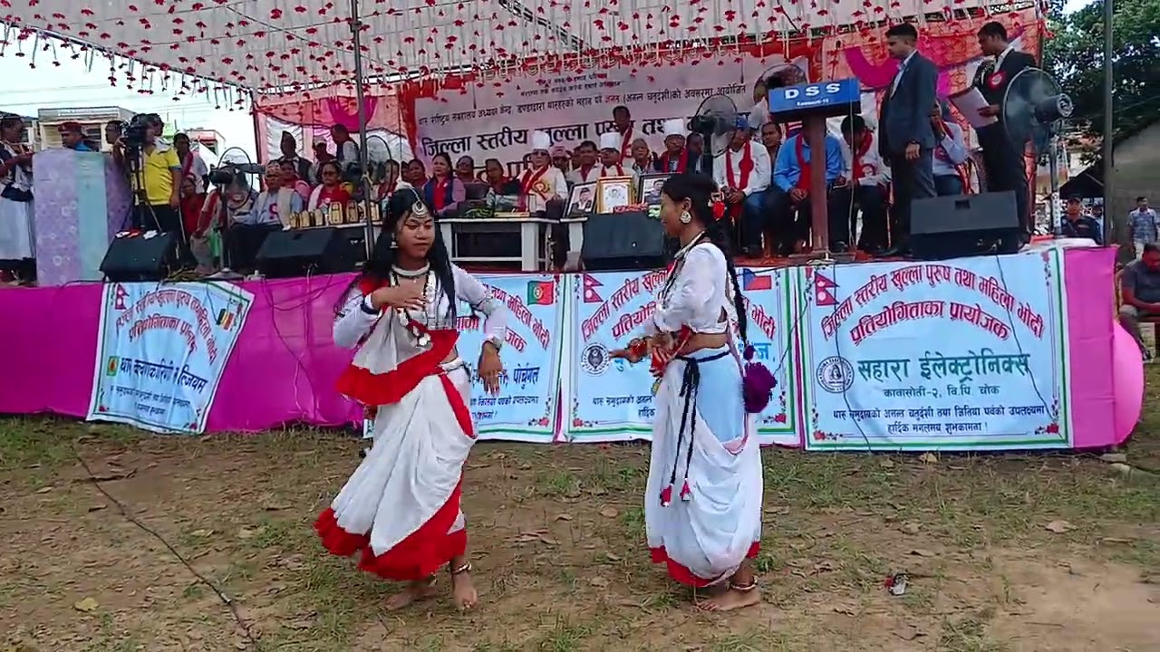 थारू नृत्य 