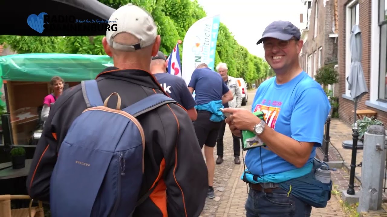 Kletsnat begin, maar een zonnige finish: eerste dag Elfstedenwandeltocht zit erop