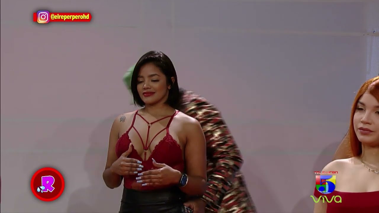 La señora y el hermano tienen una problema con la muñeca androide / El Reperpero