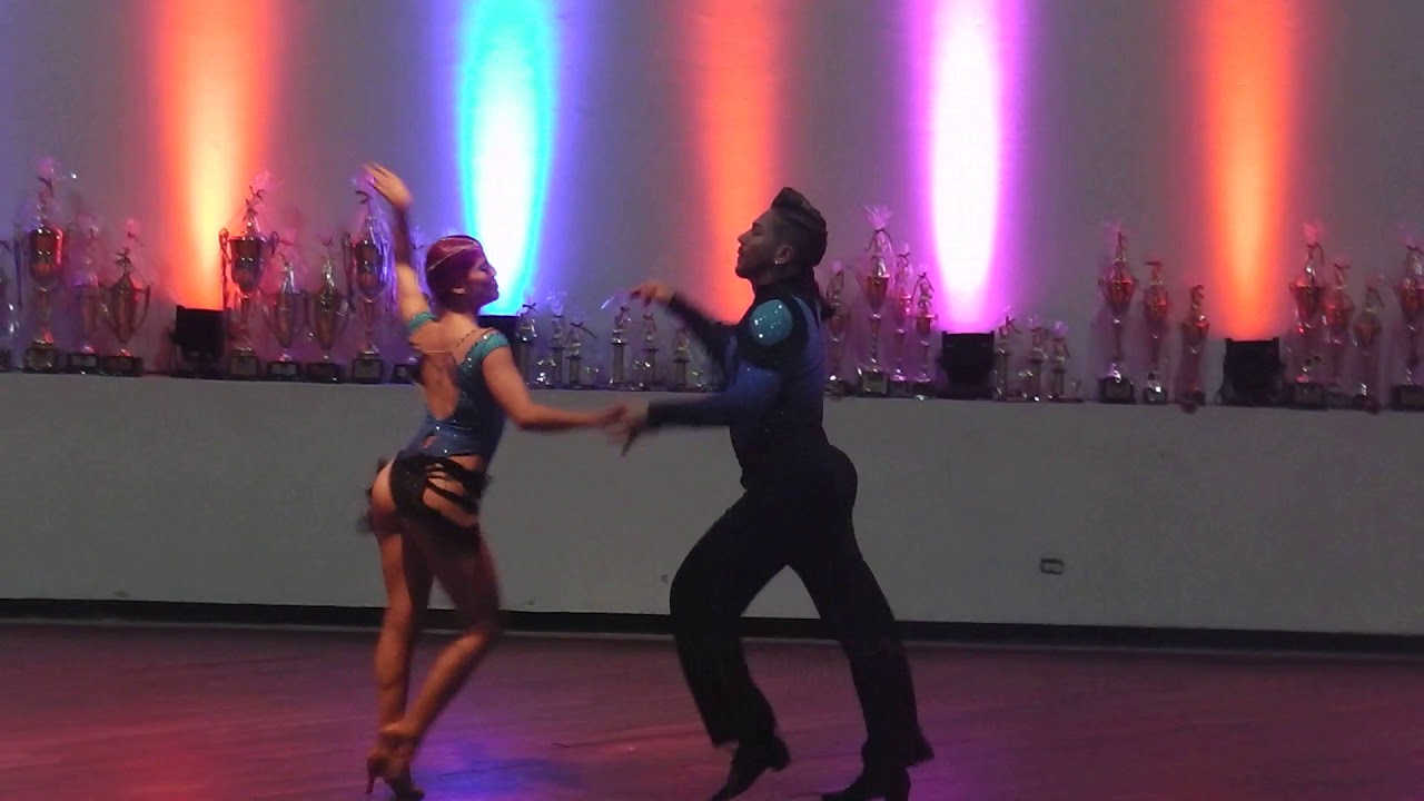 SHOW STEVEN ROBLEDO Y YINESSA ORTEGA