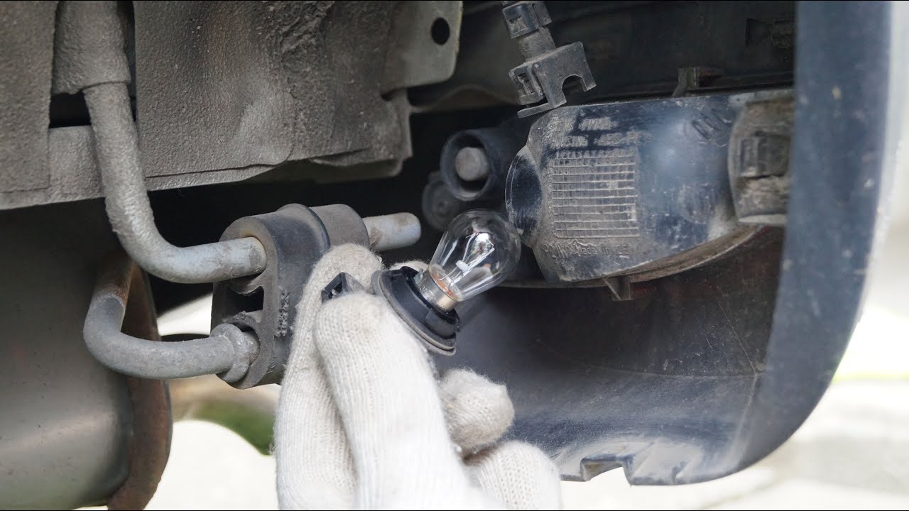 Opel Corsa - Rear Fog Light Bulb Replacement