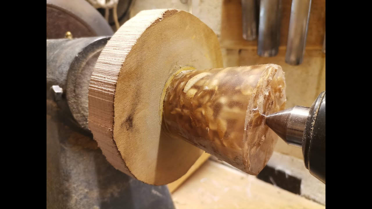 Schnaps Stamperl drechseln- Epoxy und Hobelspäne woodturning