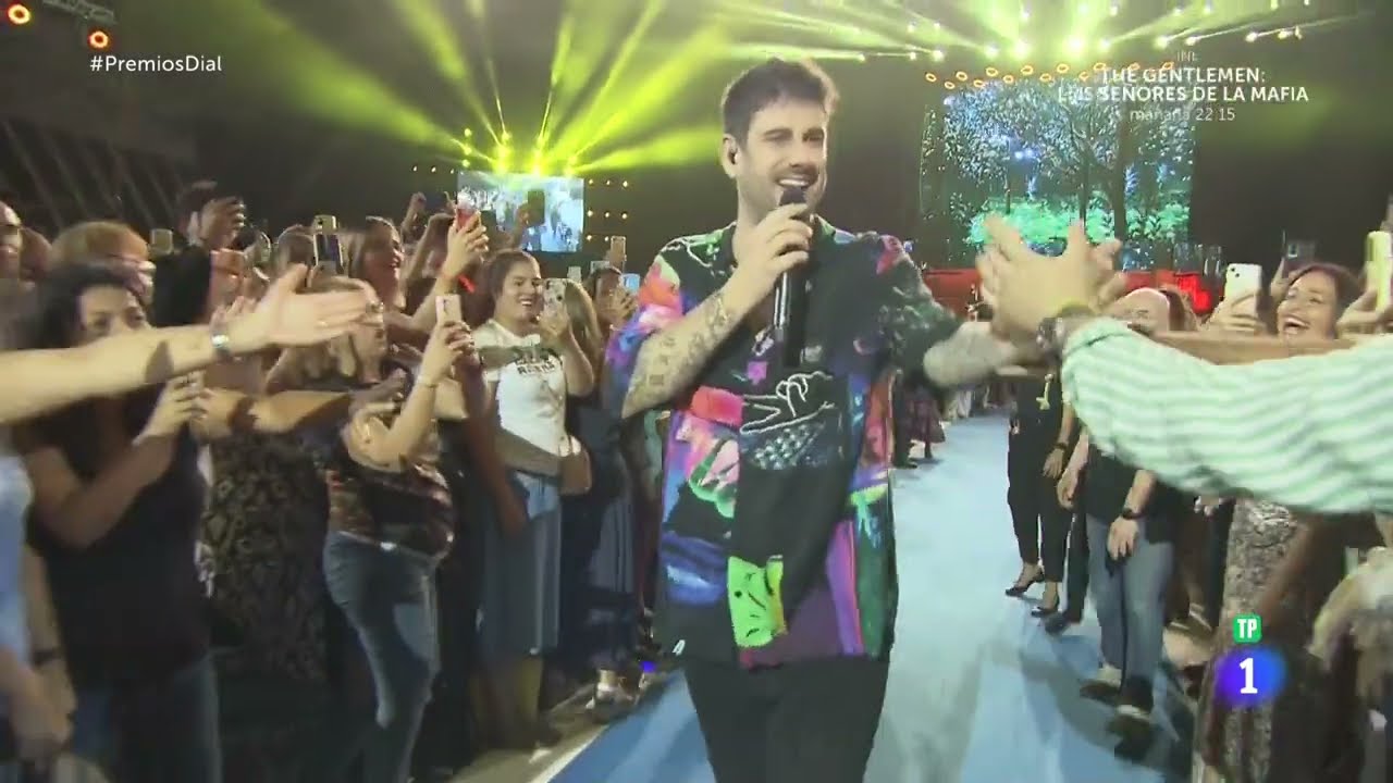 Melendi - Tu Jardín Con Enanitos (En Directo) | Premios Dial 2022