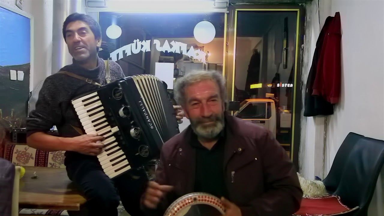Dereiçi Mızıkacıları - Bugün Ayın Üçüdür [Kars Kayıtları] | Hazzopulo Records