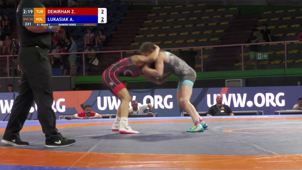 Round 1 WW - 50 kg: Z. DEMIRHAN (TUR) v. A. LUKASIAK (POL)