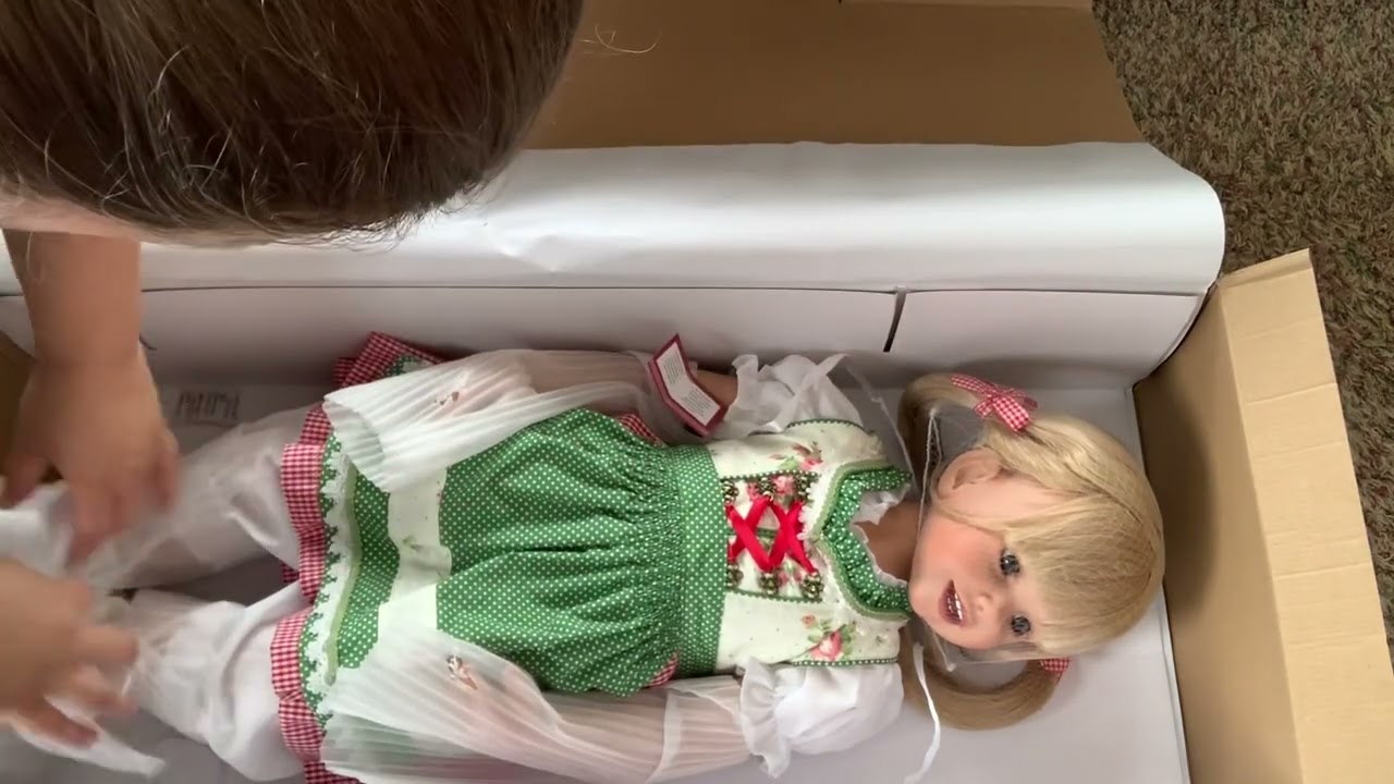 Box opening 🌸 Masterpiece Doll 🌸 Louisa 🌸 Ashton Drake Galleries