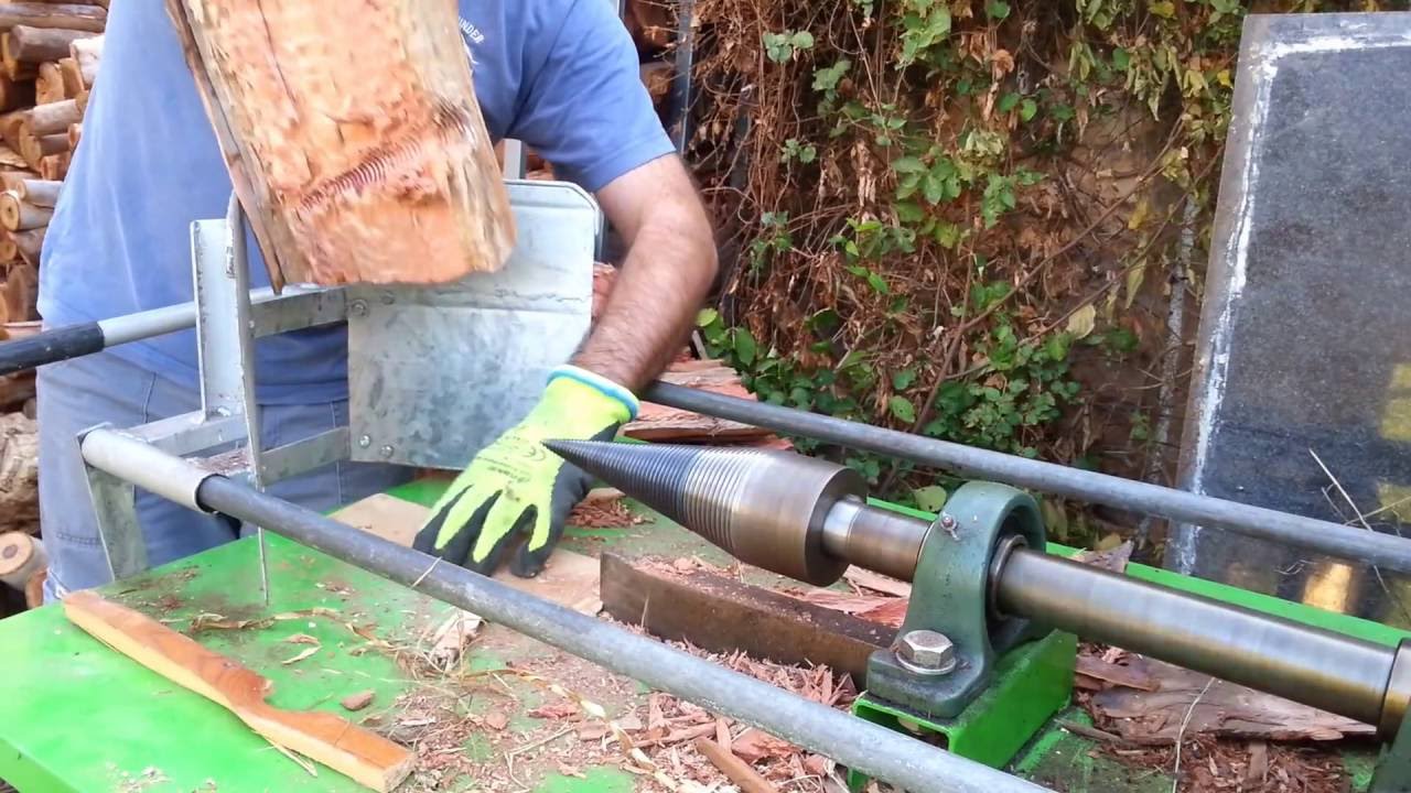Homemade screw cone log splitter - Splitting hard wood eucalyptus. מבקעת עצים - ביקוע אקליפטוס