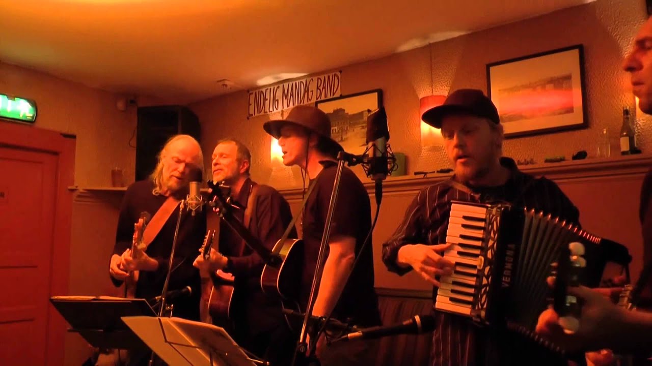 Endelig Mandag Band m fl spiller Killing The Blues
