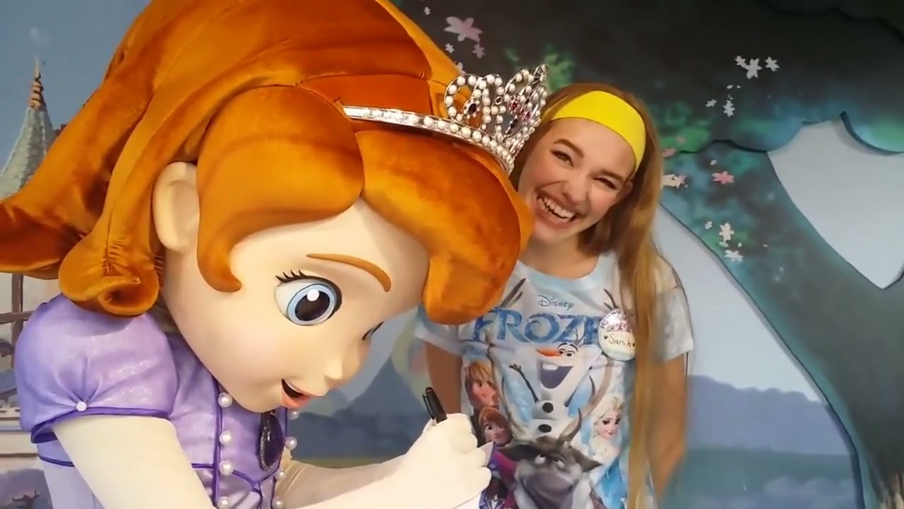 Sofia The First Signs Autograph At Disney World