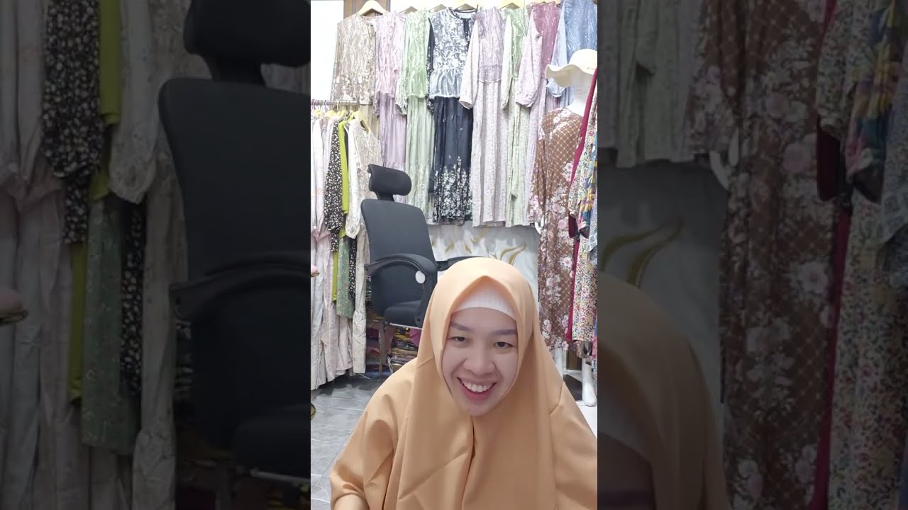 Gasss kakakka live krudung sama bajuuu okeee
