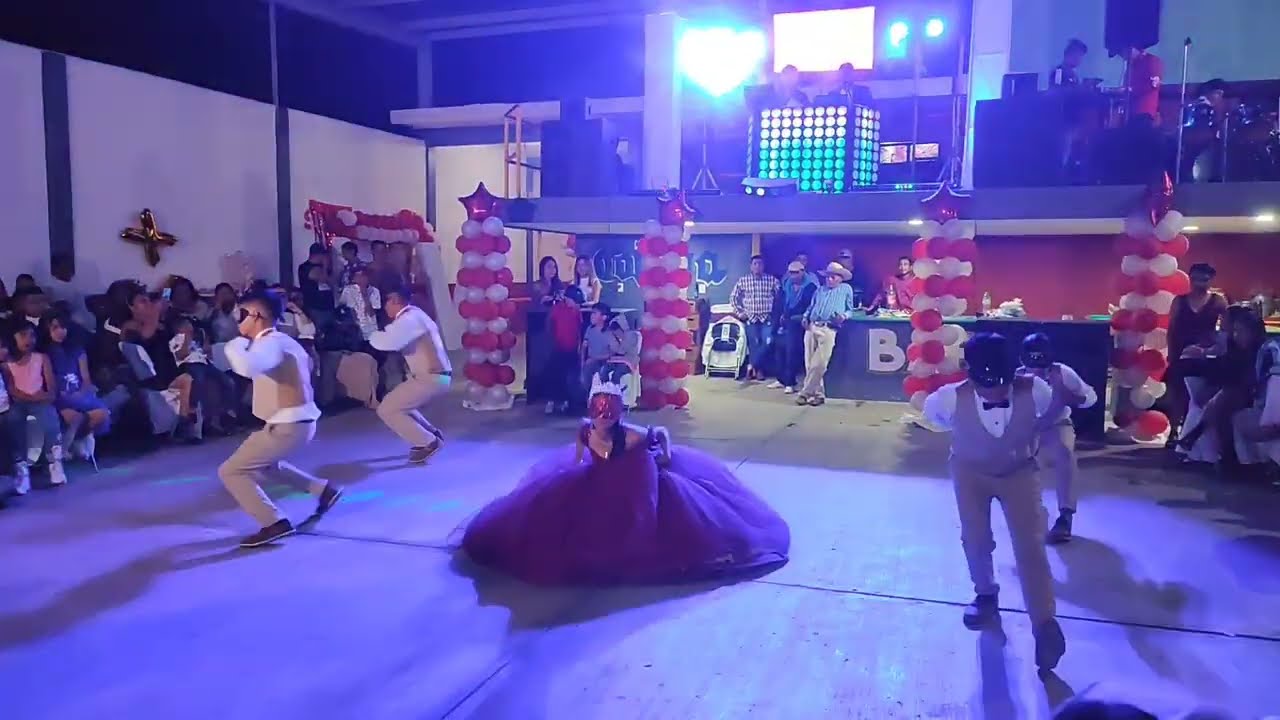 Lindsey Stirling - Roundtable Rival | Salida - XV años Alison