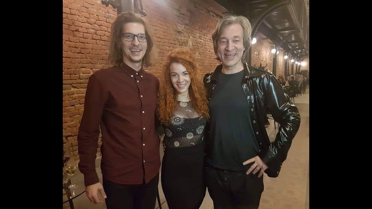 Talkshow BEZ ŠEPKÁRA ONLINE: Hosť: hudobné duo DENNYIAH. Ako hudobne preraziť z Košíc. 1: ČASŤ.