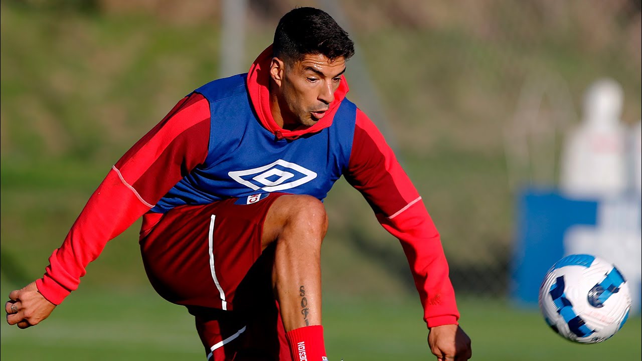 Luis Su&aacute;rez en la Ciudad Deportiva Los C&eacute;spedes | Club Nacional de Football