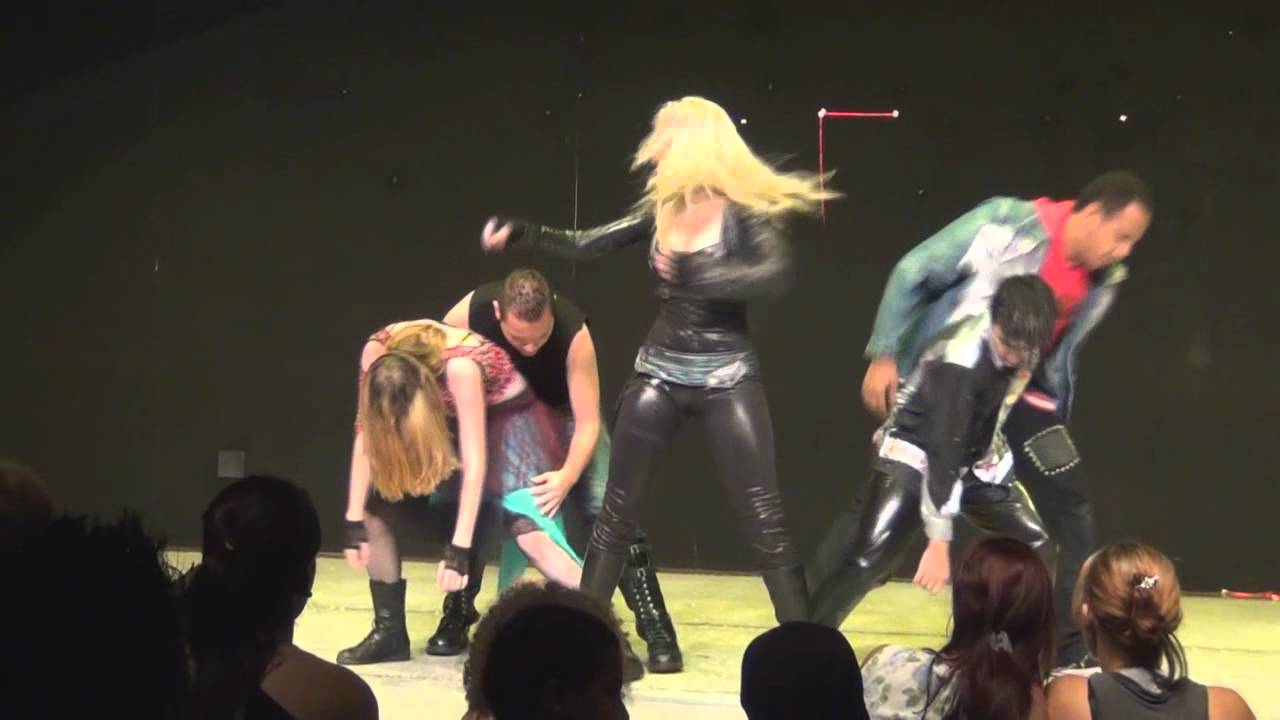 Grupo New Britney - Toxic / Overprotected / Me against the Music