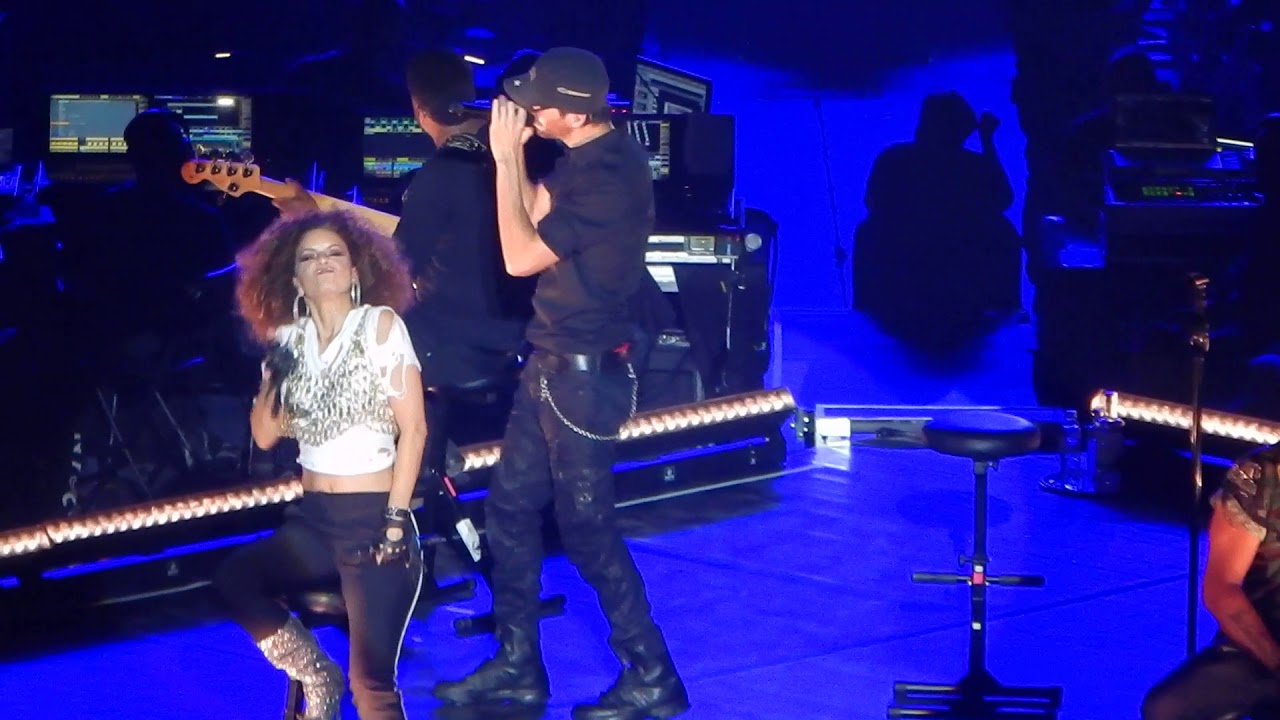 Enrique Iglesias - El Baño - All the hits live tour Brussels - 8/11/18