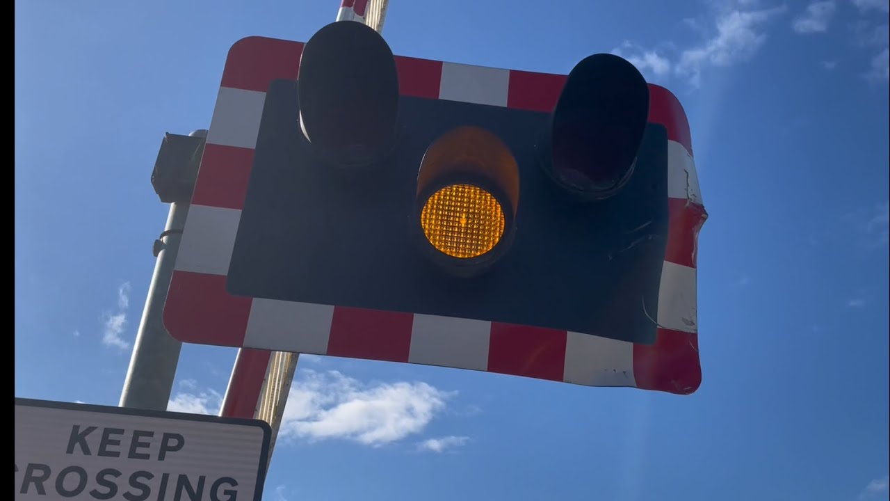 Steam & person almost hit with barrier at Exeter Red Cow level crossing, Devon 🟡