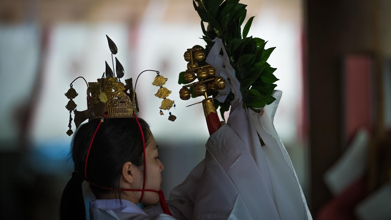巫女舞 MIKO-MAI 「真ノ舞」・美保神社 MIHO-JINJA SHRINE JAPAN Miko-kagura means a kagura dance performed by miko.