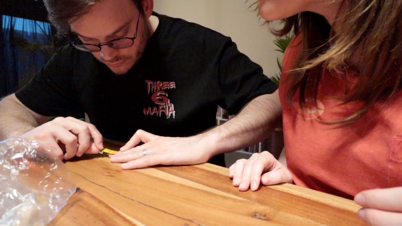 Mijn man doet een manicure | Vloggloss 1994