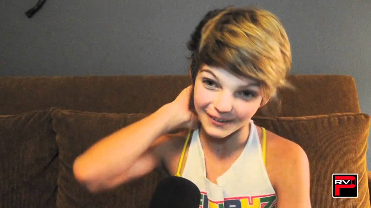 8 Flavahz - Behind The Scenes Interview with Camren Bicondova at Utopia