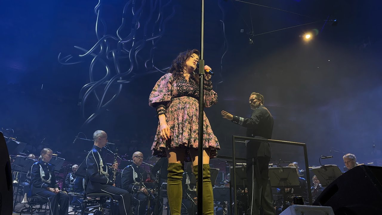 Suvi Teräsniska - Kaikki joiden jäljet säästin (Live) - Musiikkitalo 8.8.2024 Helsinki